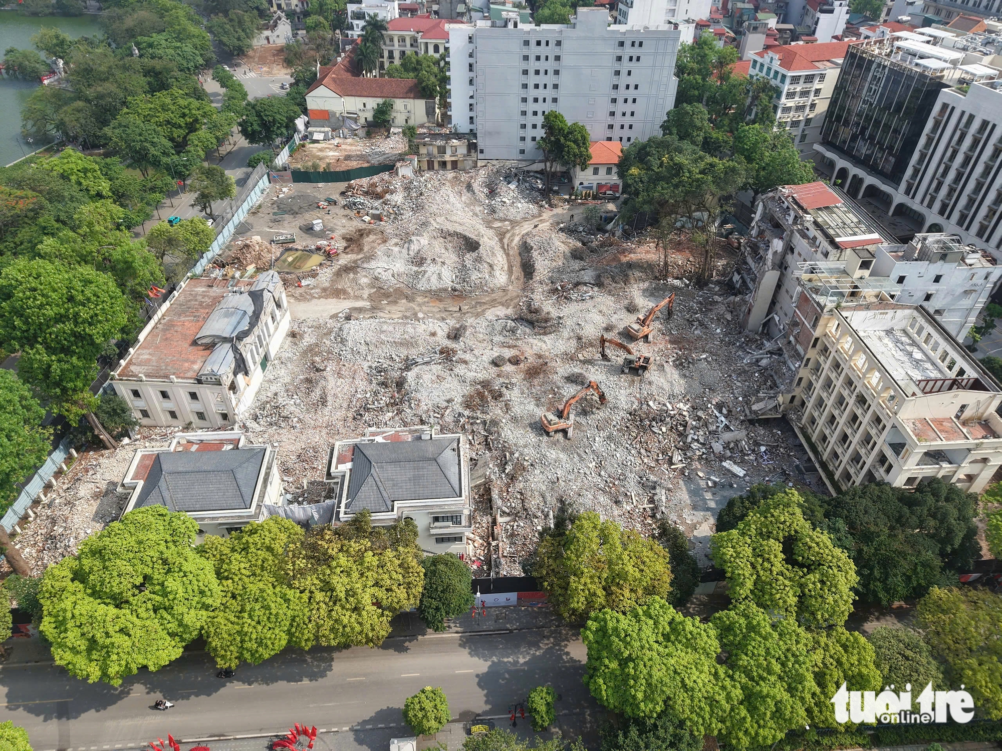 劍湖東側廣場“鑽石”地塊在拆除一系列建築後顯露真容