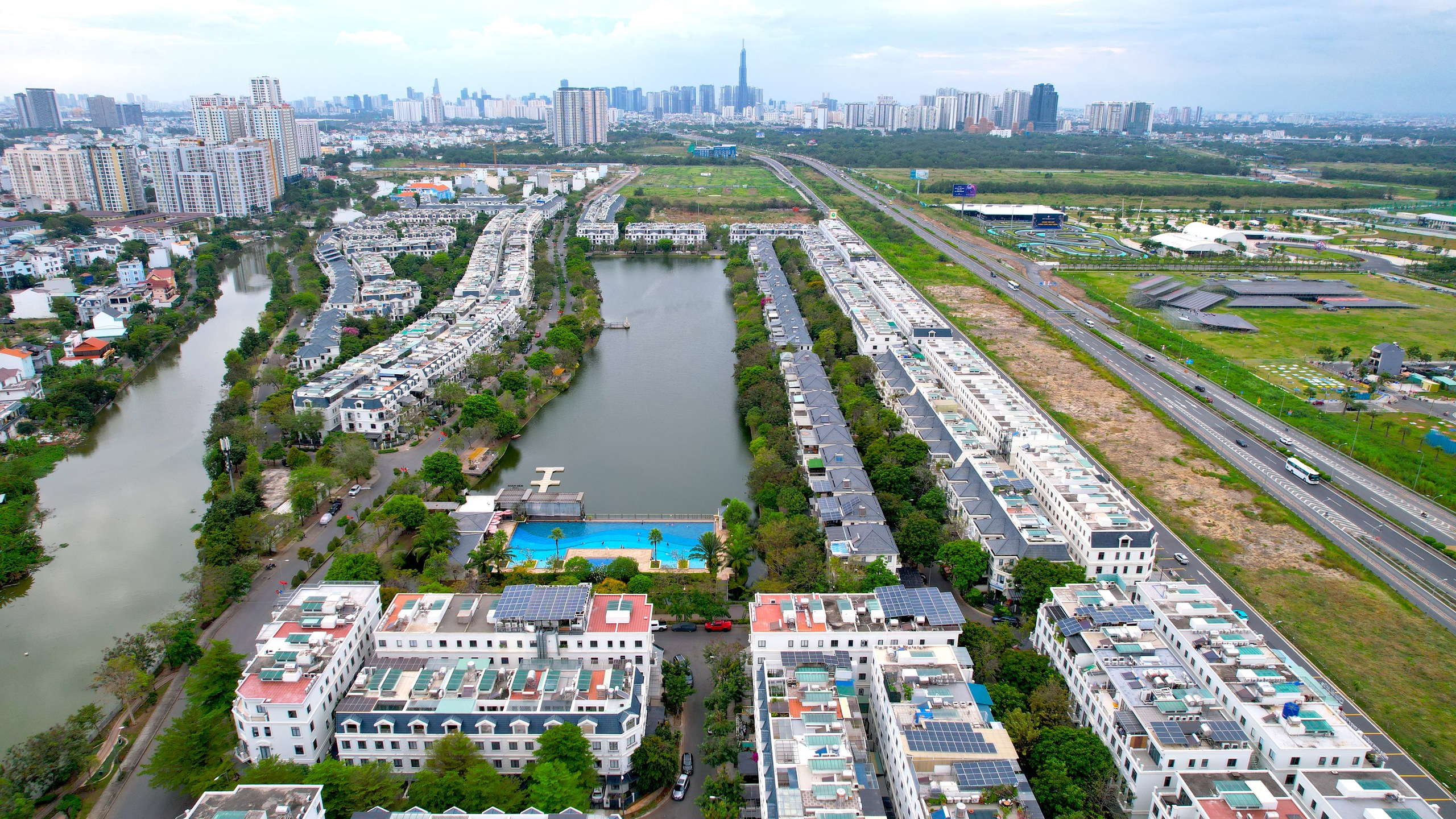 许多公寓因项目被检查、调查和重新确定土地款项而未能获得红皮书