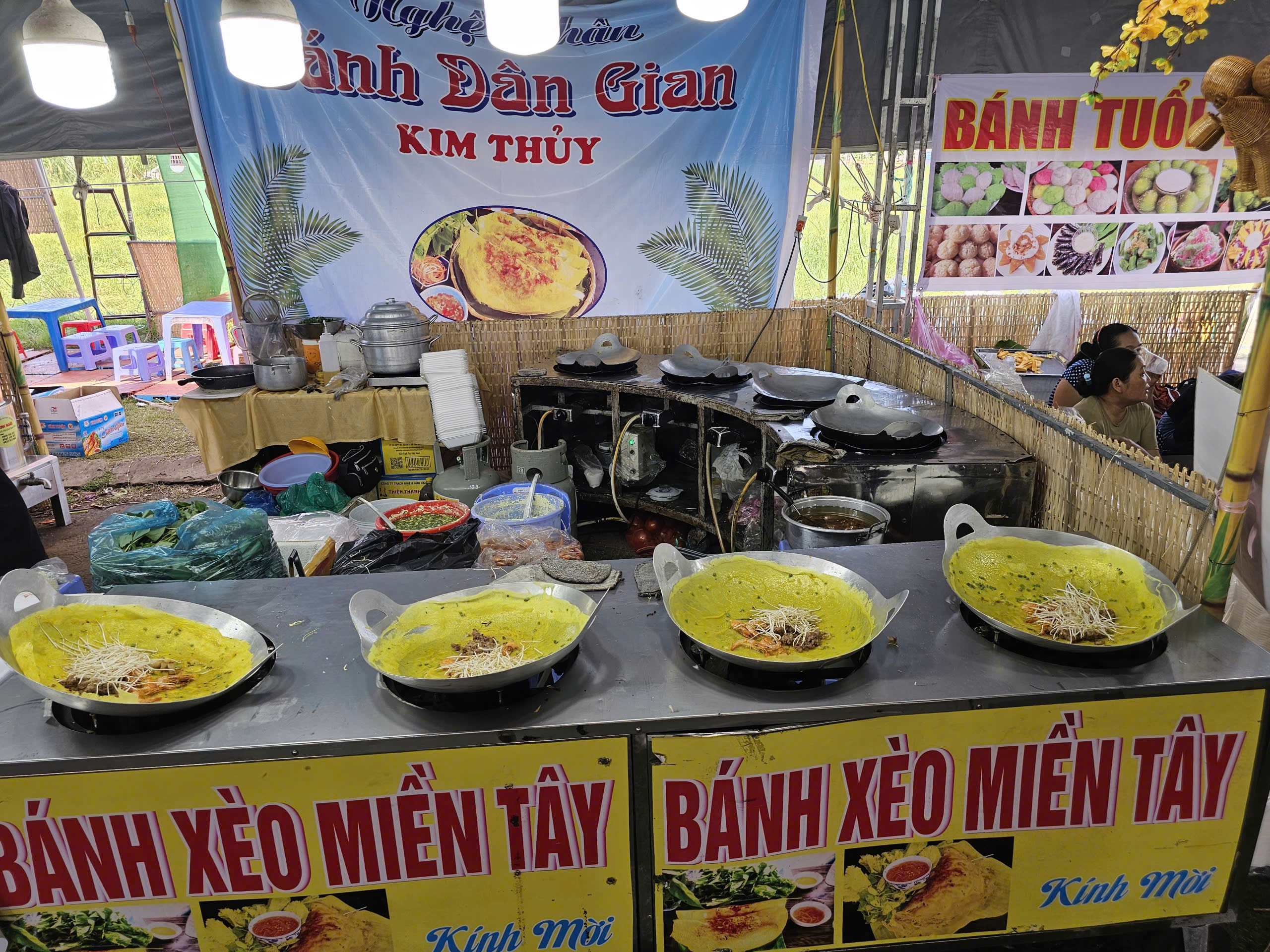 在芹苴和金甌欣賞數百種民間美食