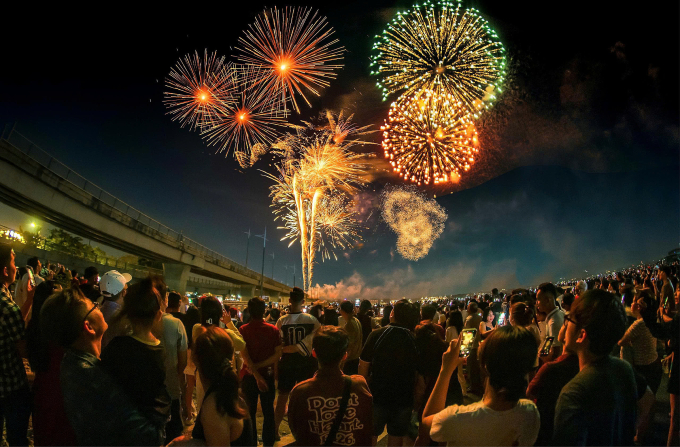 同奈省在12個地點燃放煙花慶祝10個新坊成立