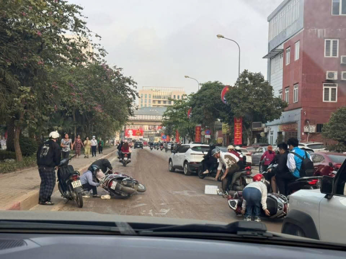 河內街道因泥土滑倒