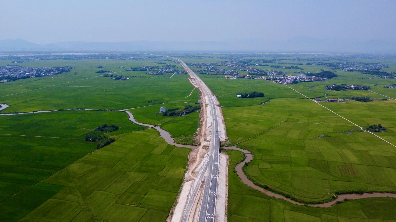 為什麼富安省兩段南北高速公路延期?