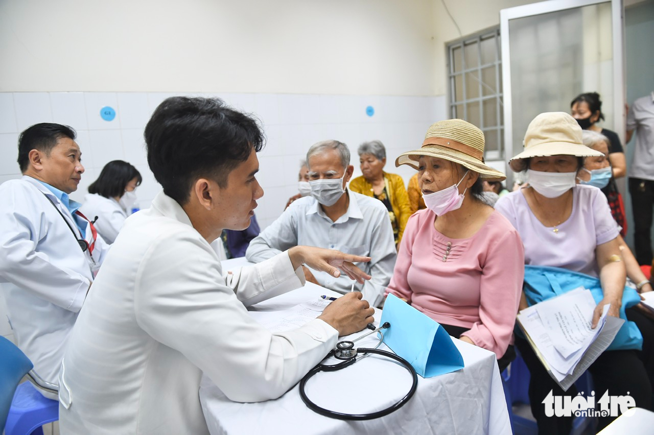 胡志明市數千名居民獲得免費健康檢查,還有禮物帶回家