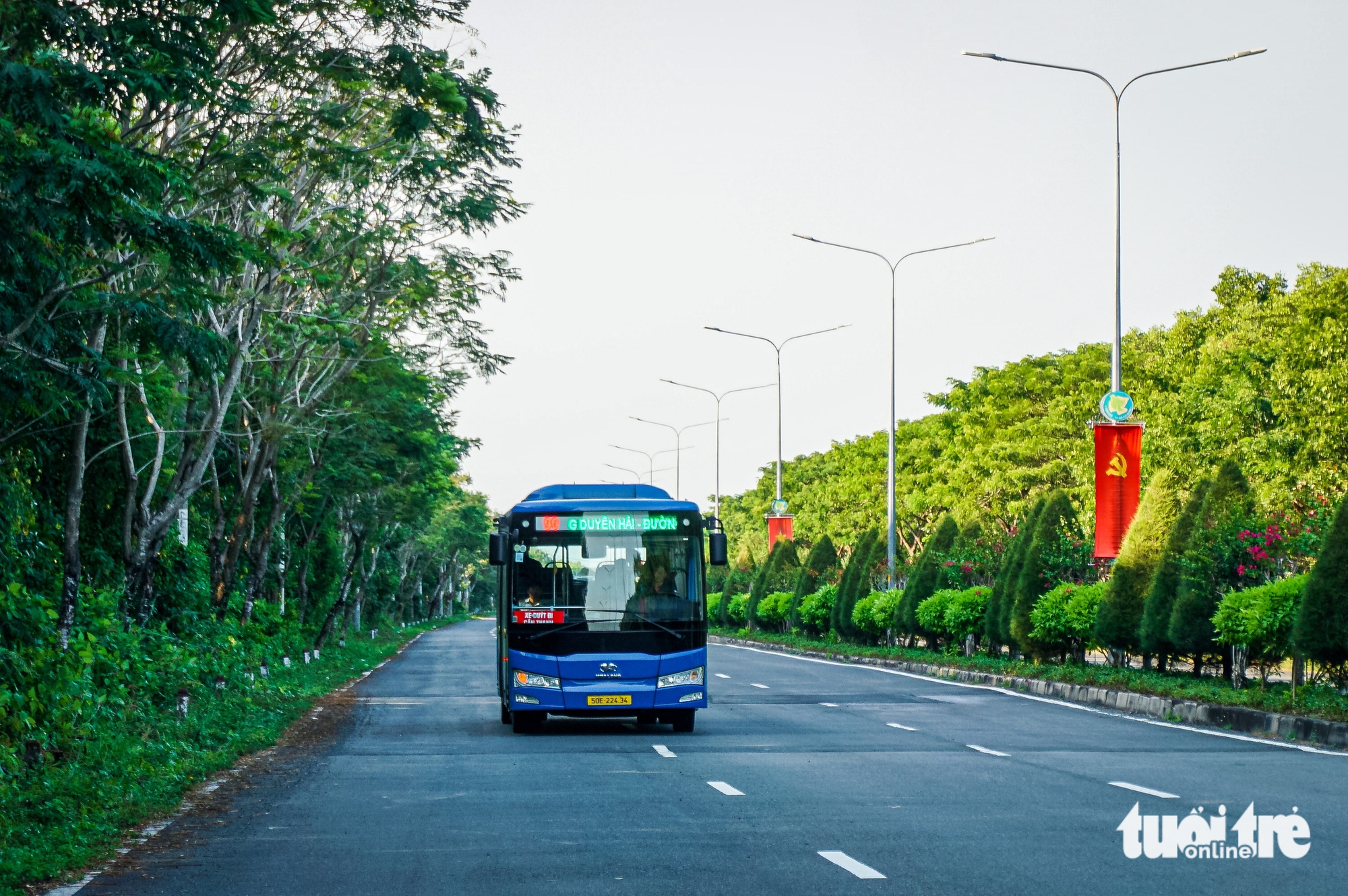 無人機航拍：預計將開通10車道的森林公路，連接胡志明市中心至芹蒢