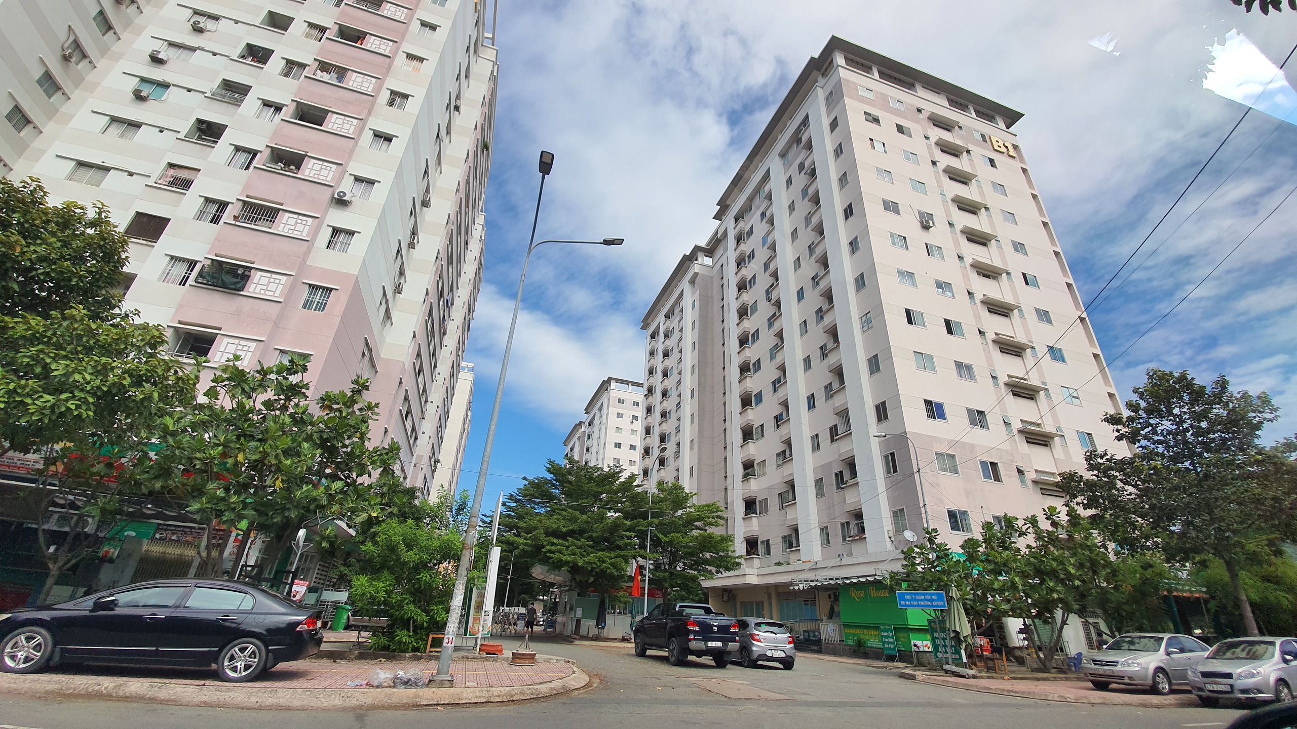 检查边和市社会住房项目，发现多处违规