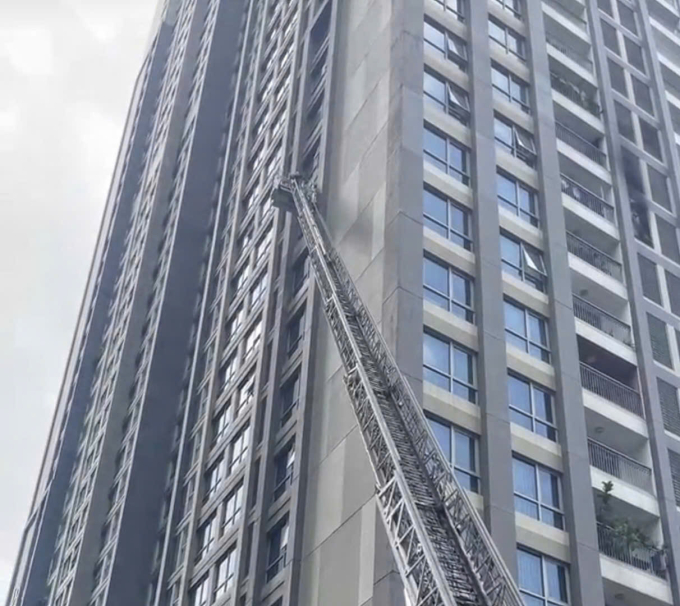 胡志明市公寓樓10層發生火災