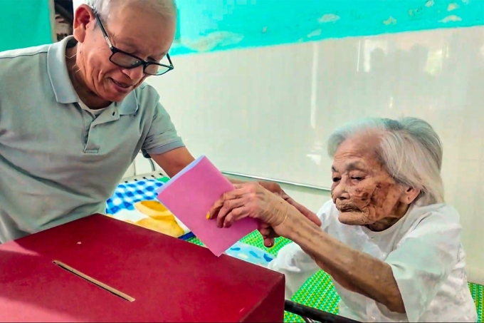 116歲老奶奶和多位百歲選民參與選舉