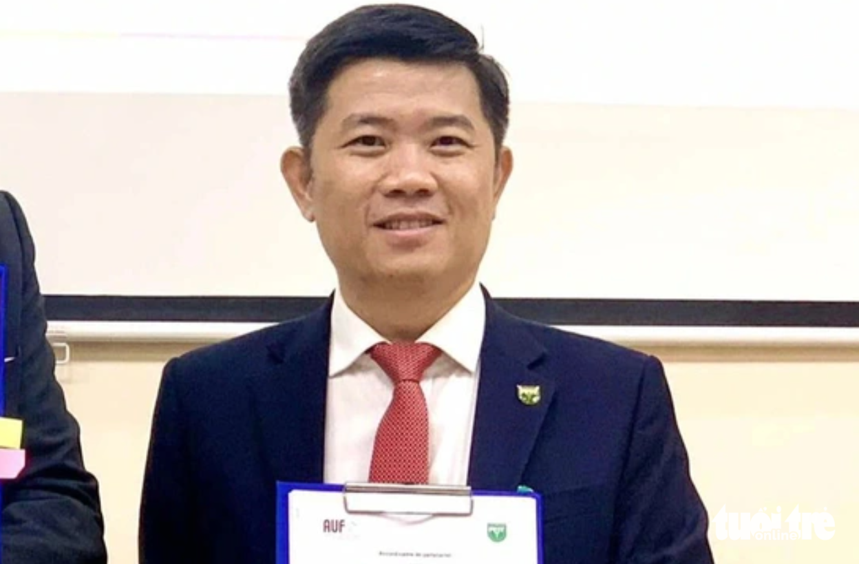 党委会提议范玉石医科大学校长检讨