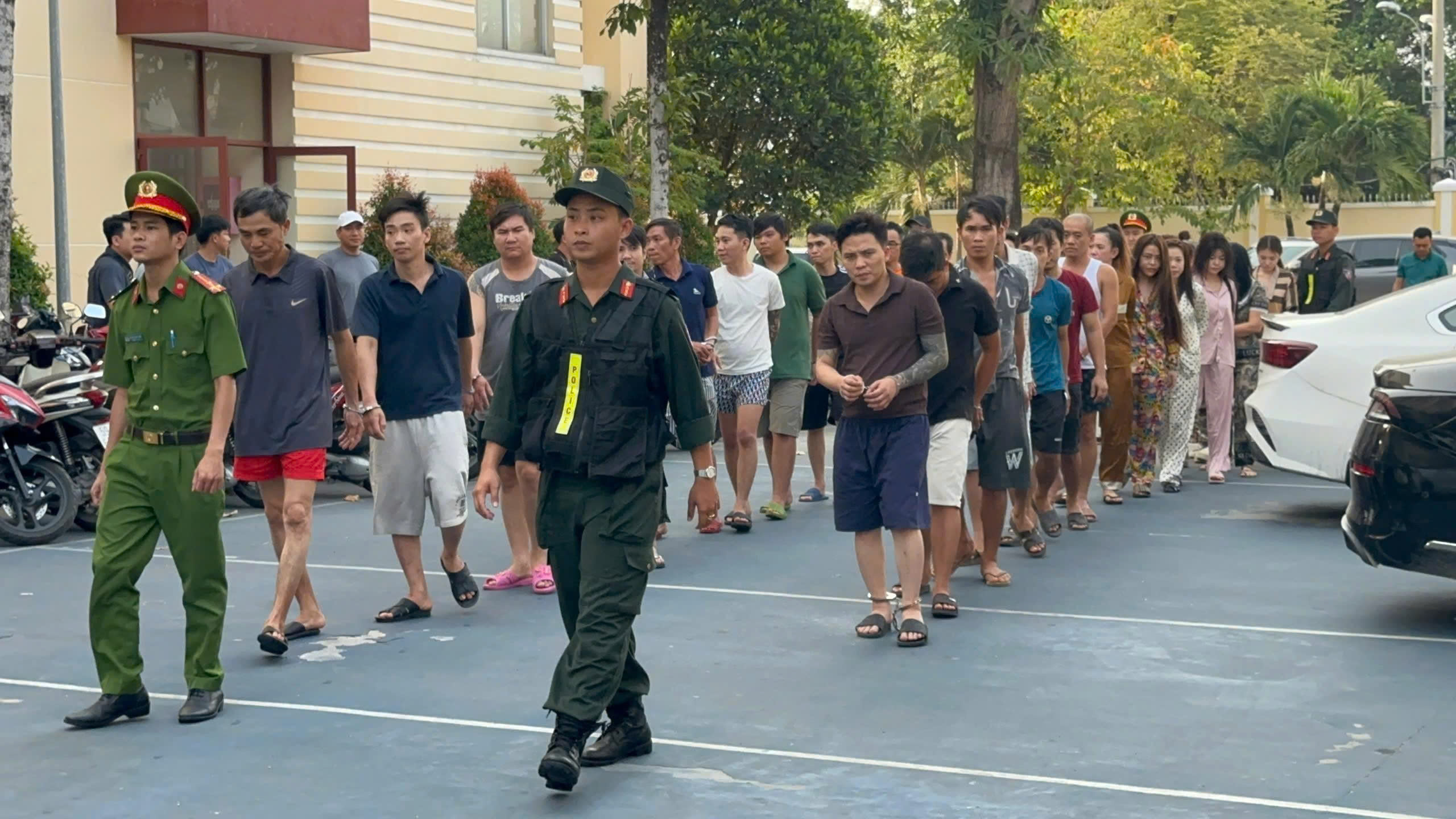 胡志明市警方破獲跨省販毒網絡,逮捕多名家庭成員