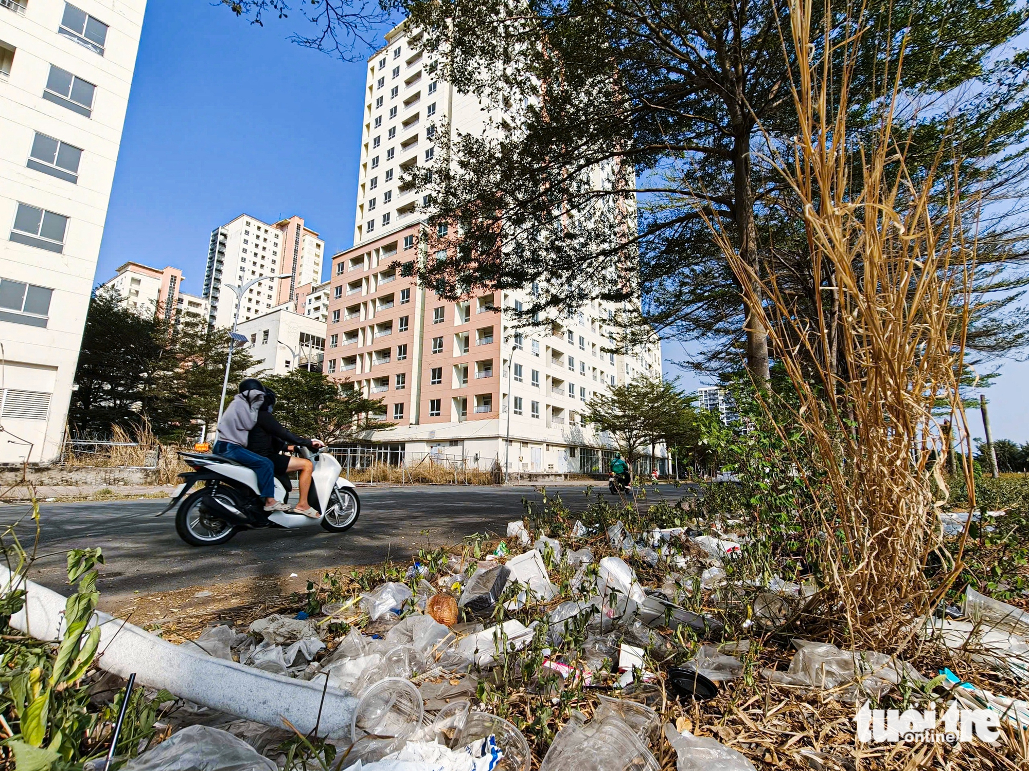 胡志明市:安慶坊多處垃圾氾濫