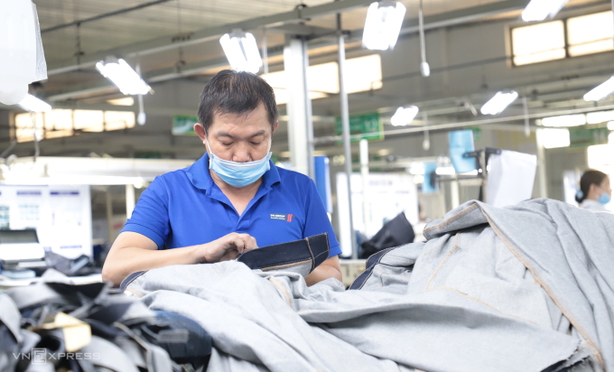 工廠'競賽'吸引工人