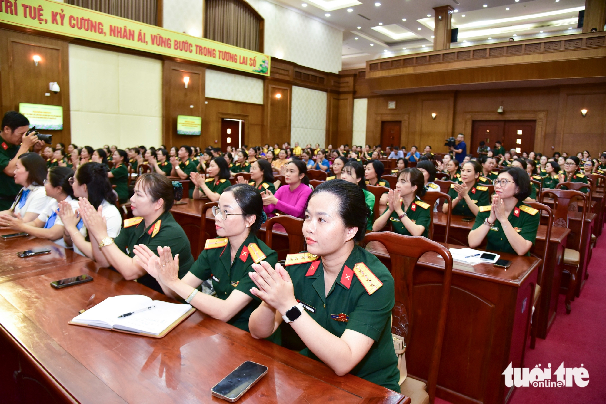 積極提升能力,確保數字時代軍隊女性的安全