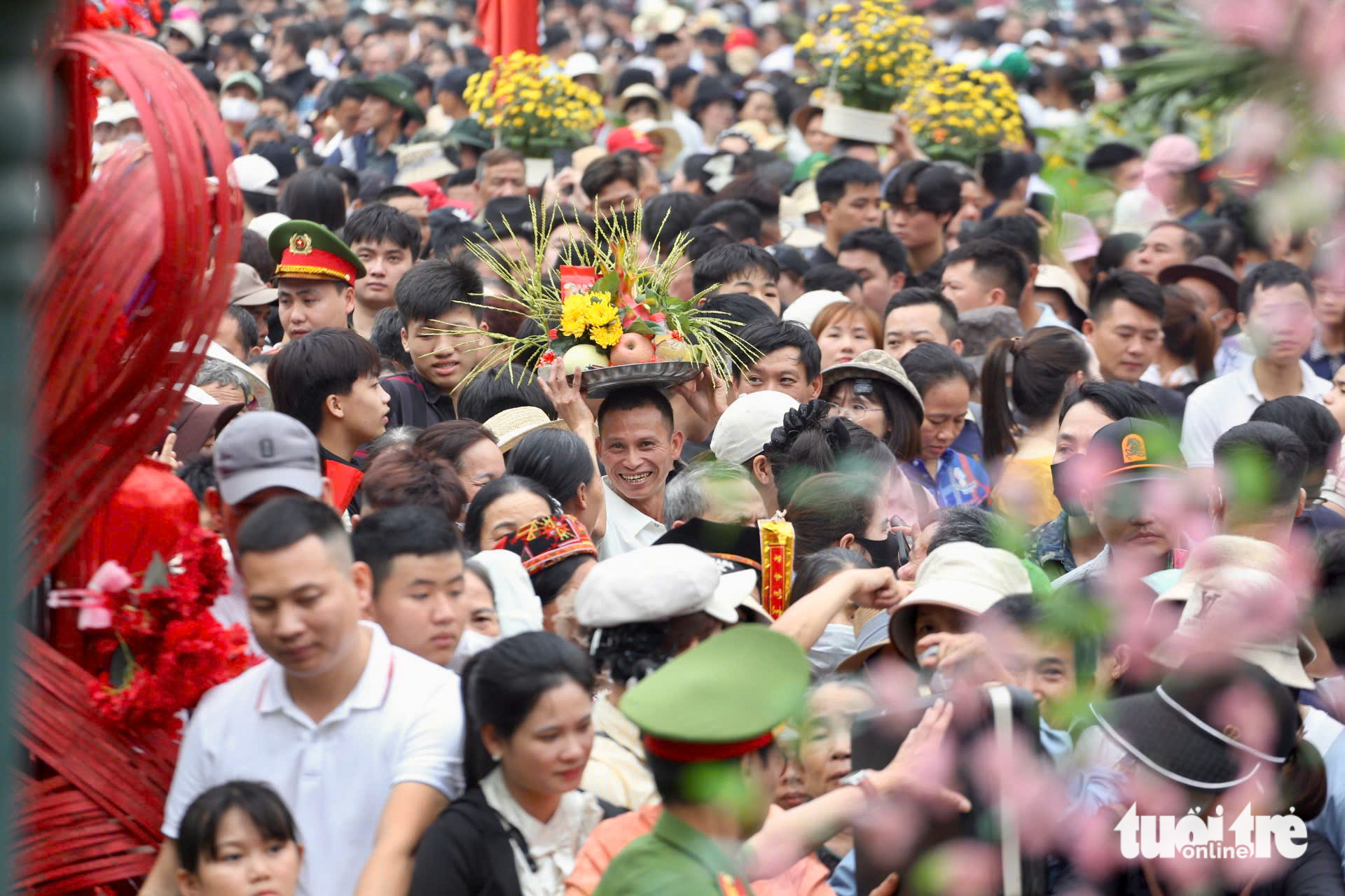 越共中央總書記、國家主席蘇林上香祭拜雄王