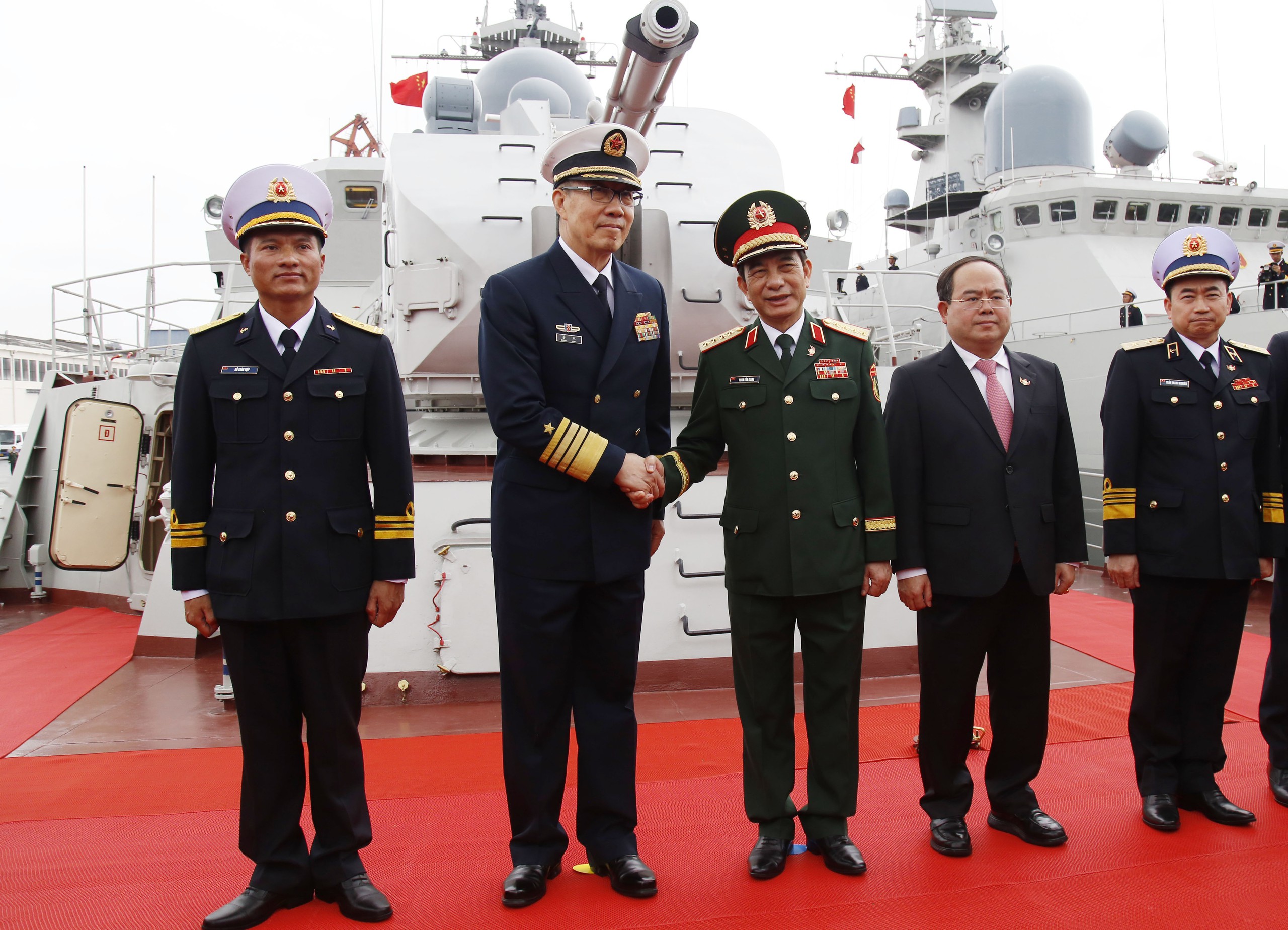 越南國防部長與中國國防部長出席海軍聯合巡邏啟航儀式