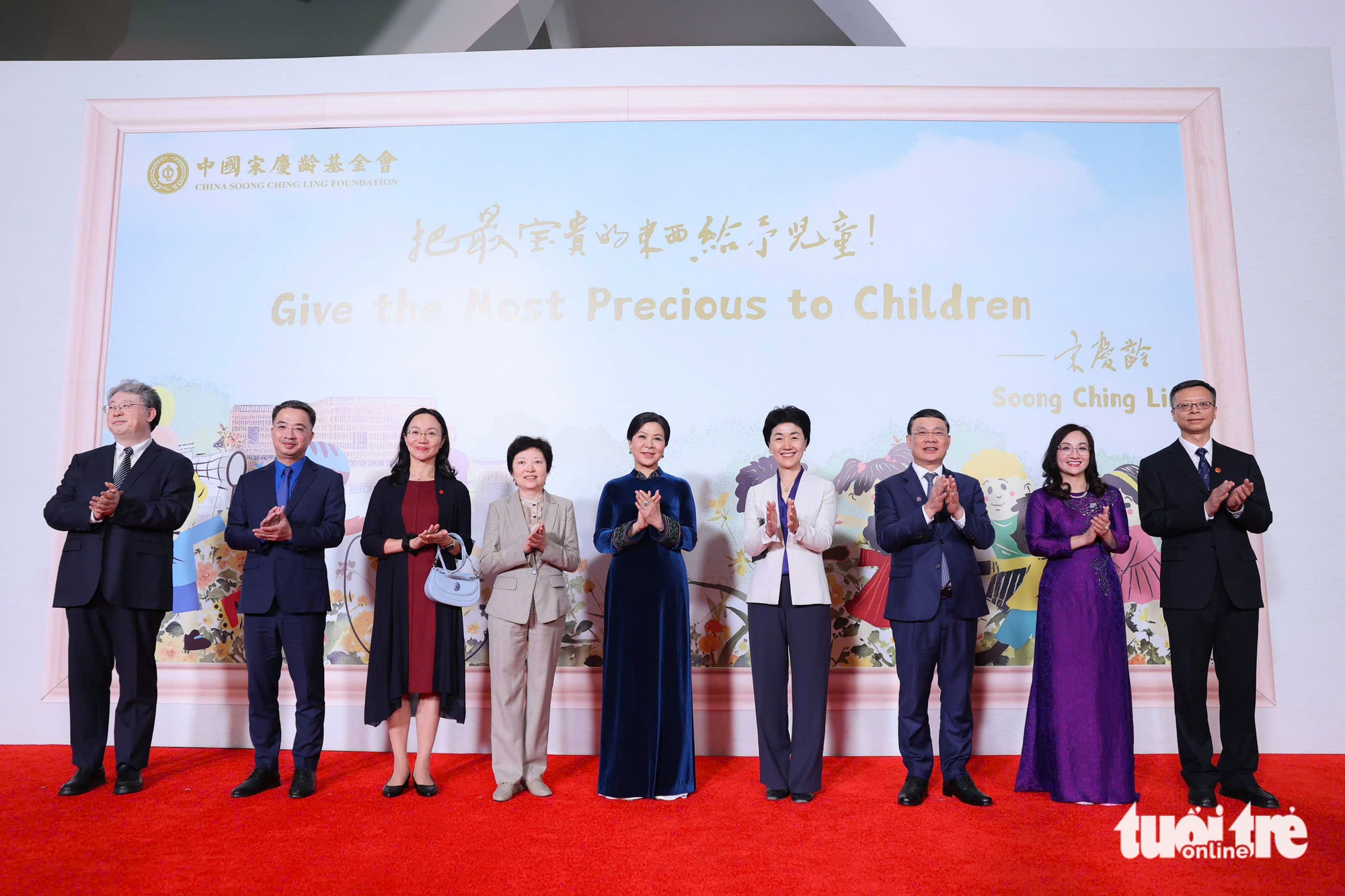從課堂到越中友誼之橋:吳芳麗夫人參觀宋慶齡青少年文化交流中心