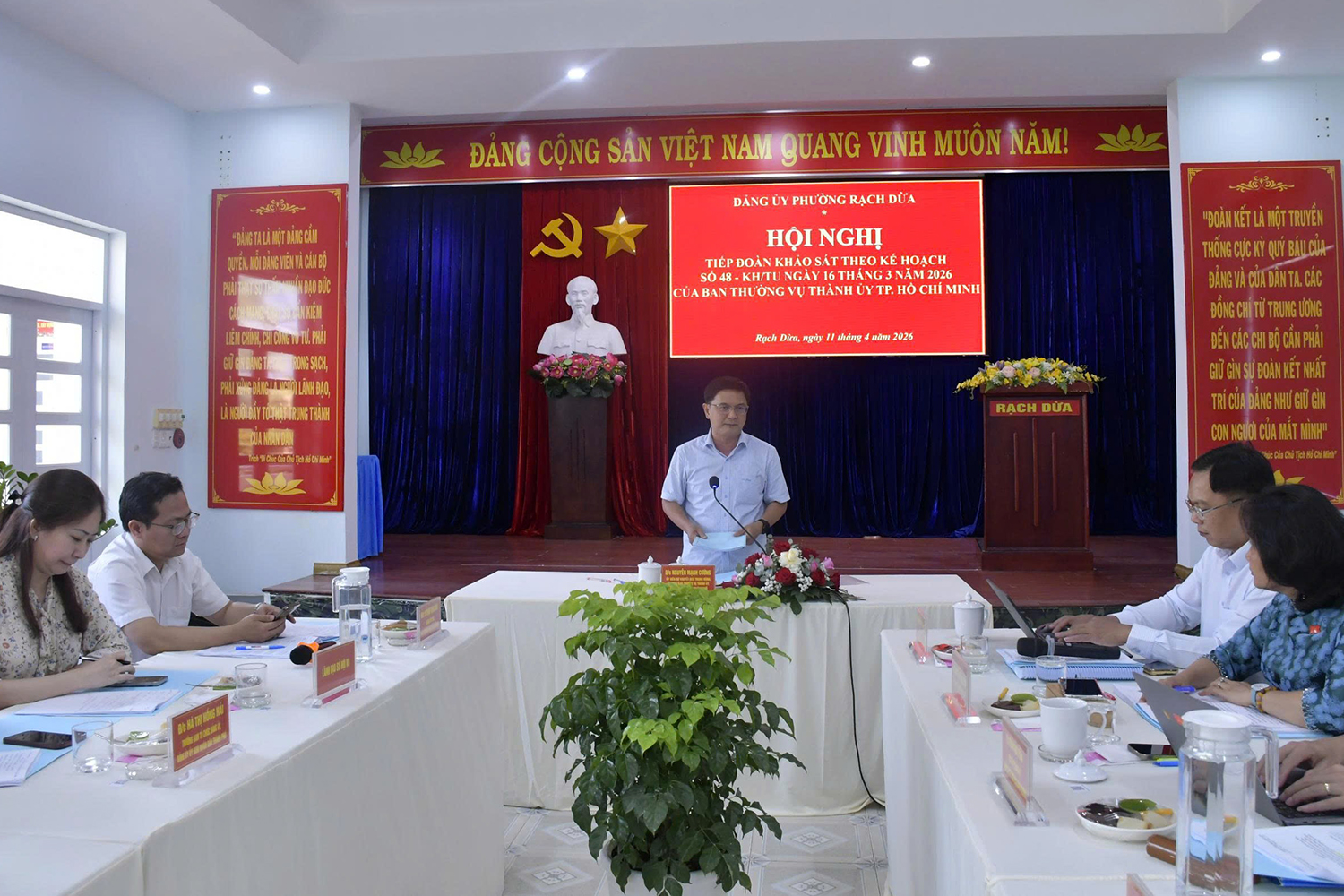 胡志明市市委考察守德市鎮和Rạch Dừa坊:地方提議加強人員配置
