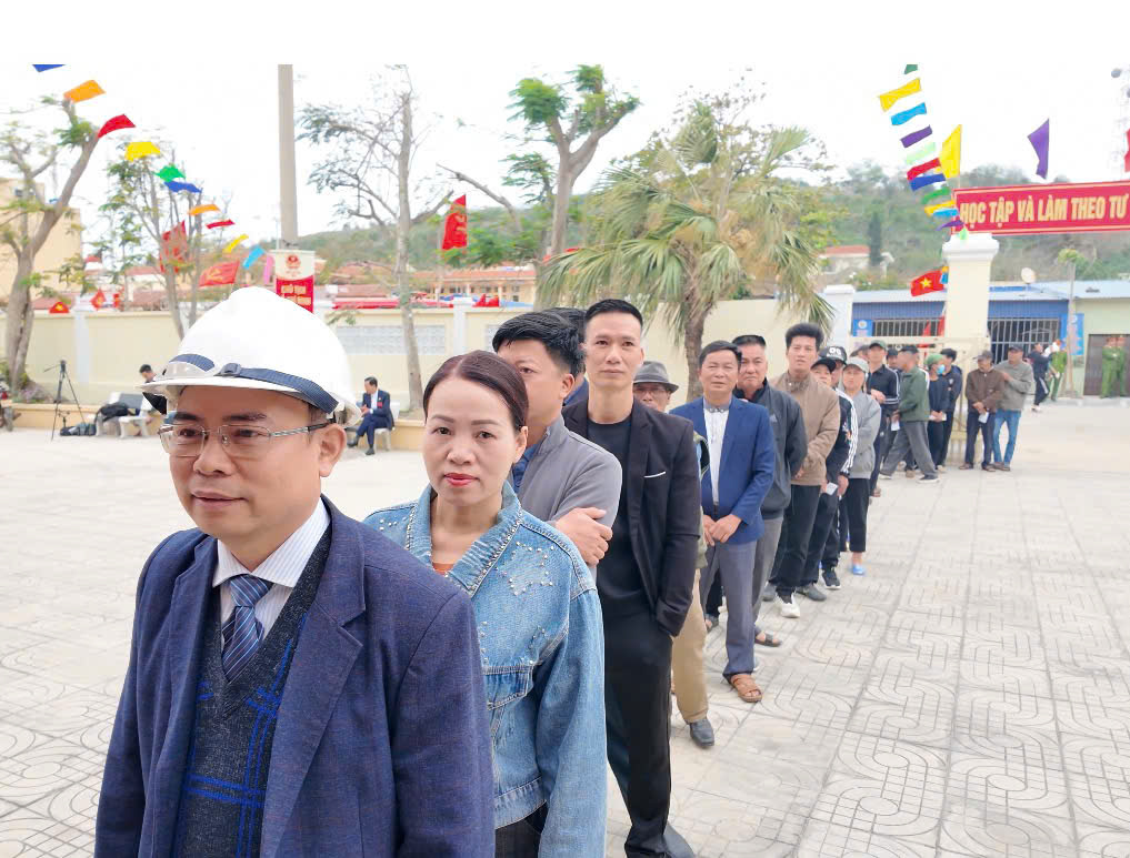 白龙尾选民投票选举合格人员进入国会和人民议会
