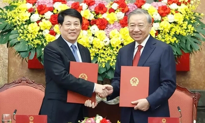 總書記蘇林接受國家主席工作交接
