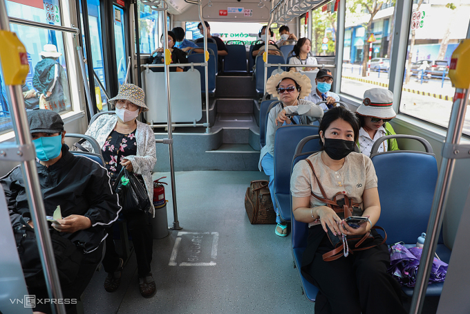 專家:'免公交車票不足以吸引民眾放棄摩托車'