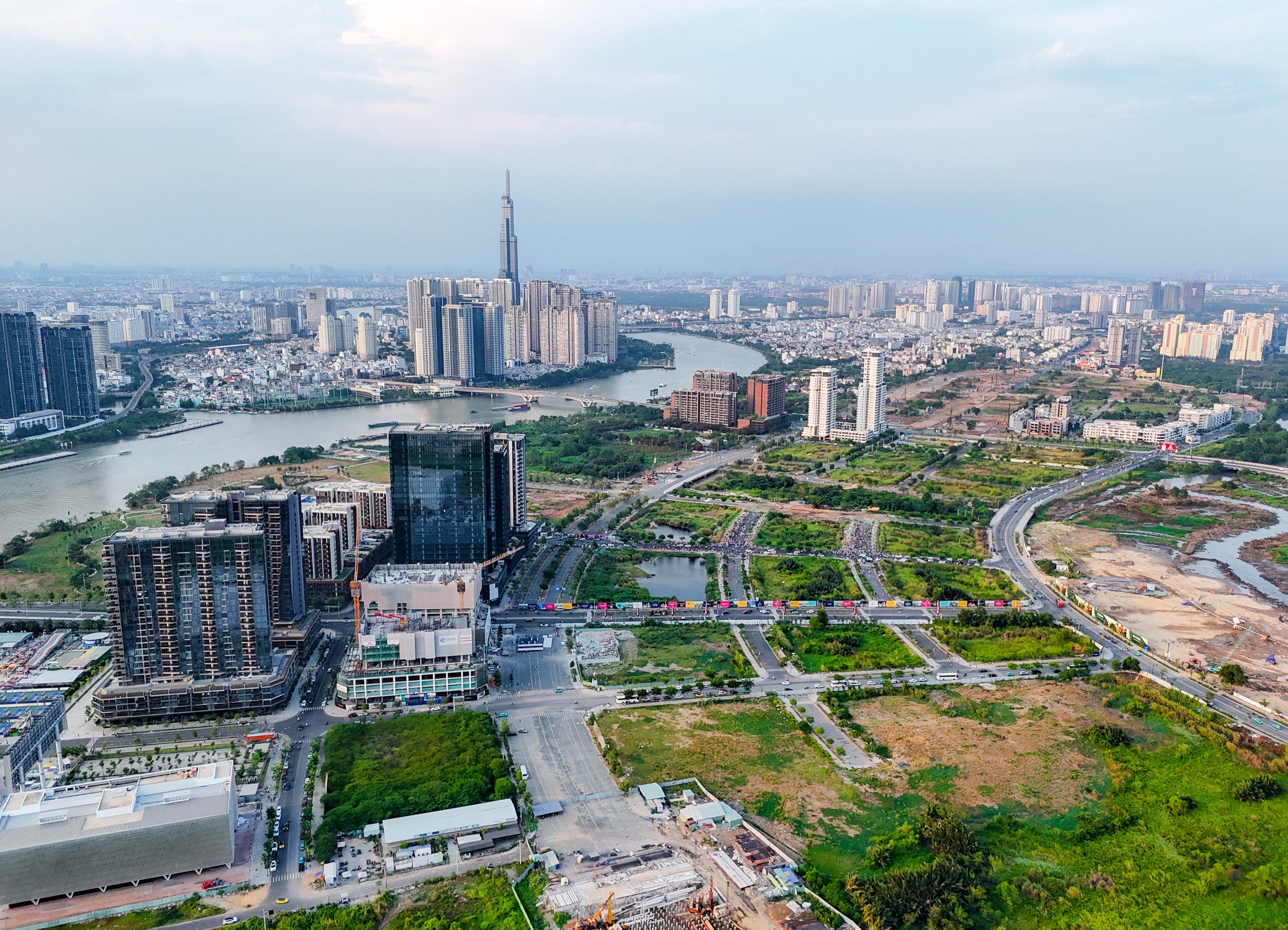 胡志明市行政中心全景及重點工程於4月29日上午開工