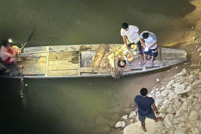 男子跳入藍江救出母子二人