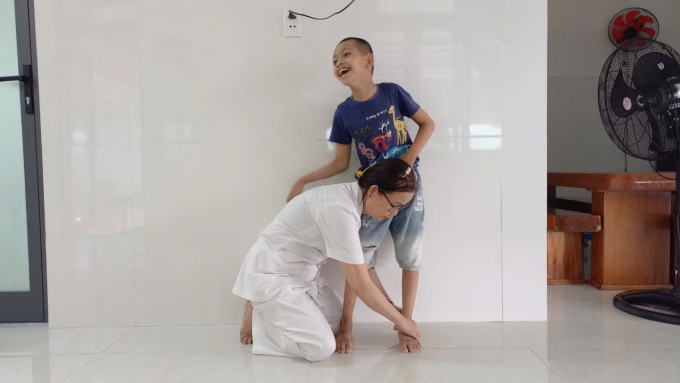 賣房照顧30名腦癱兒童的女人