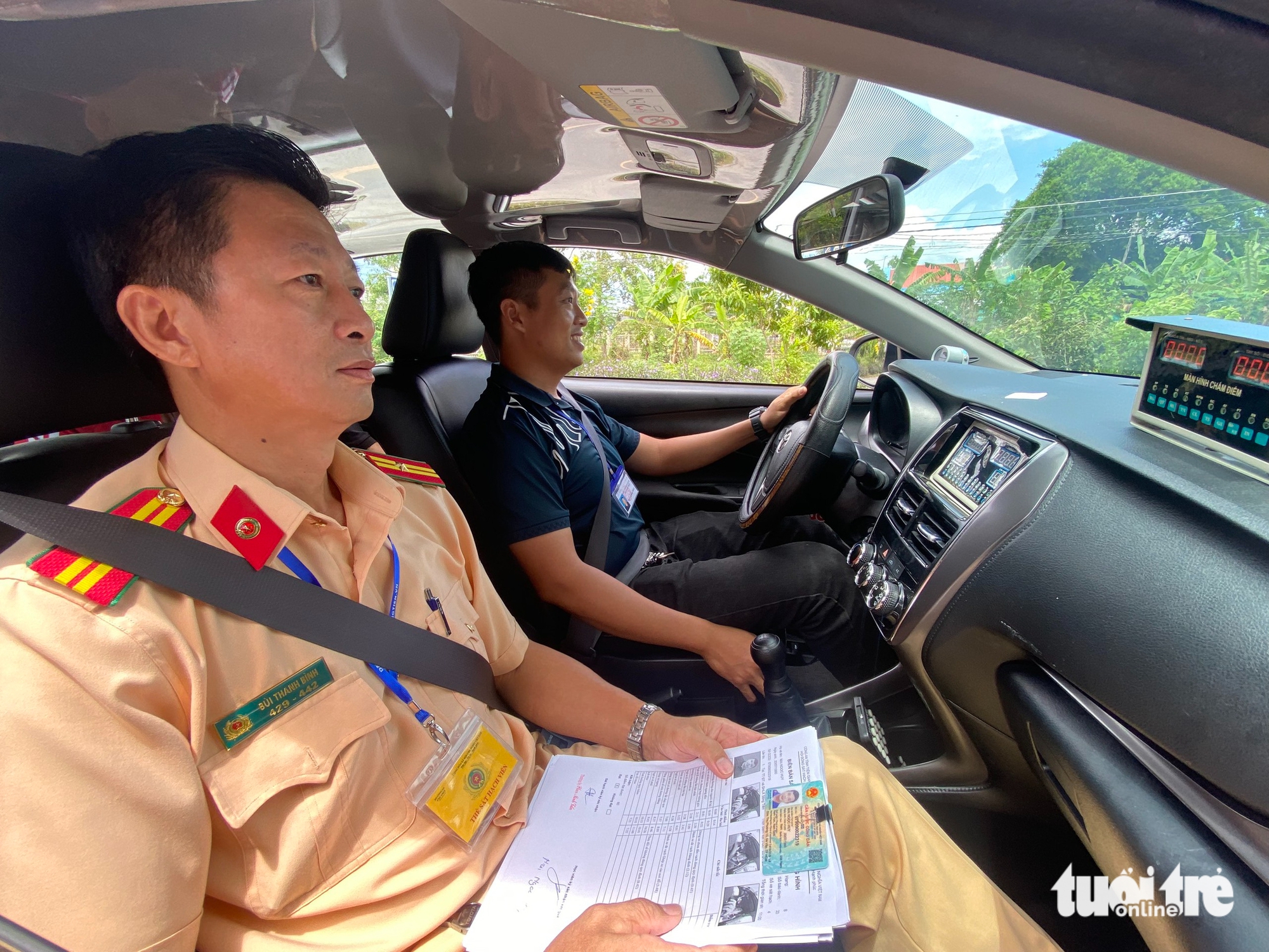 前江交通警察首次组织汽车驾驶考试
