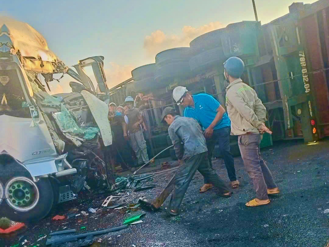 卡車與集裝箱車相撞事故,一名司機死亡