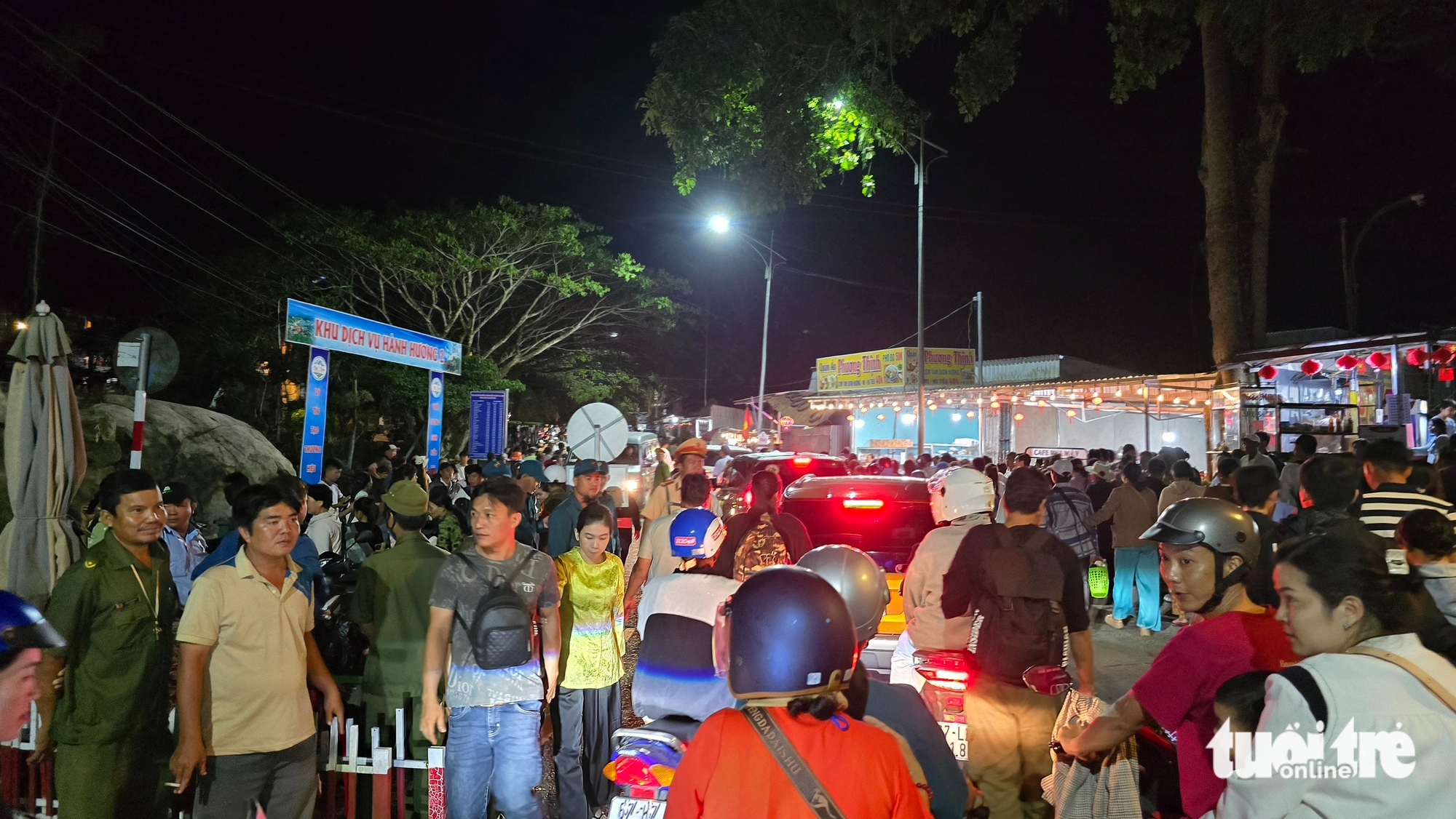 超過20,000人參加天禁山燈花節之夜