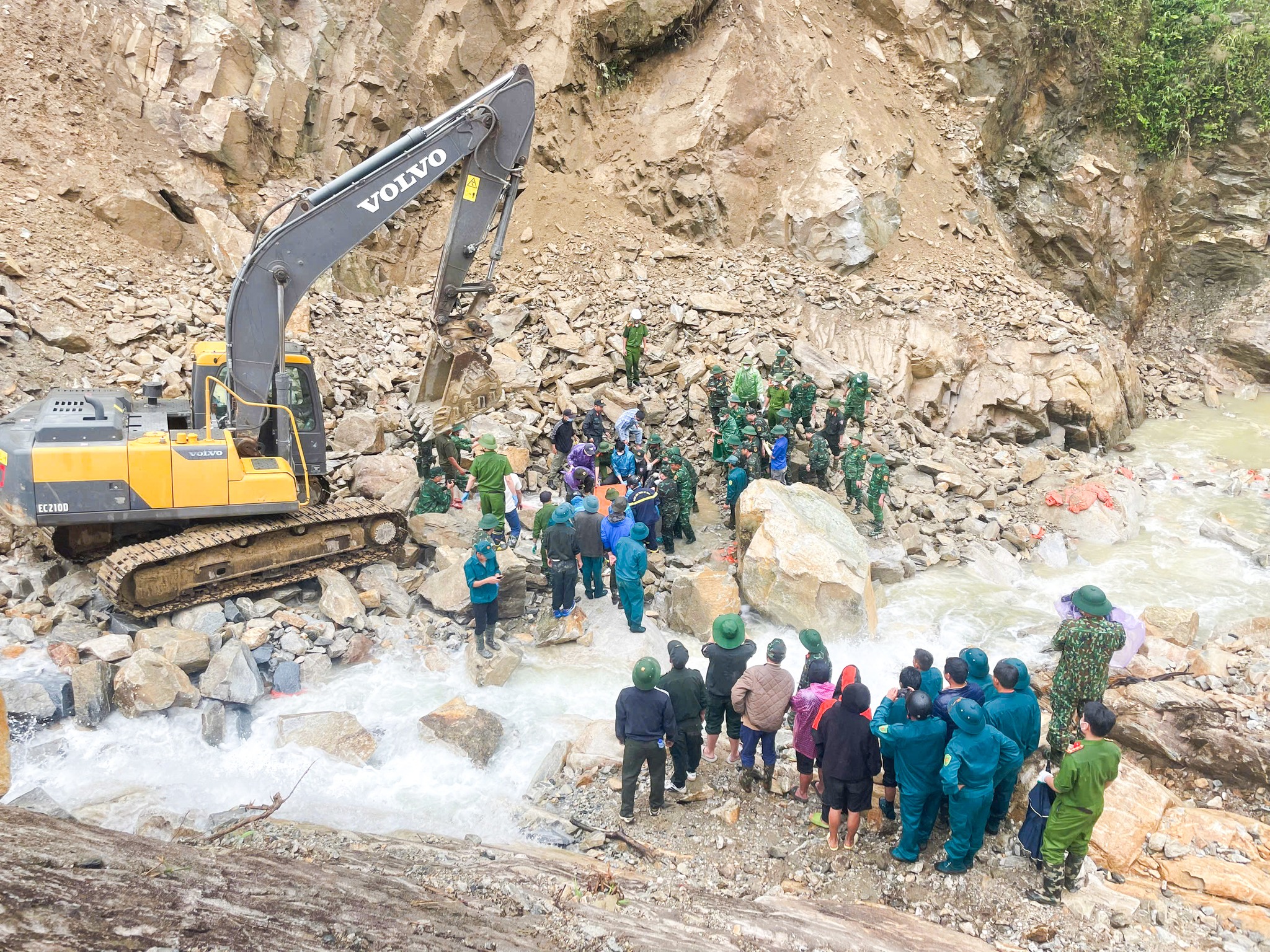 莱州Tả Páo Hồ 1A水电站滑坡现场