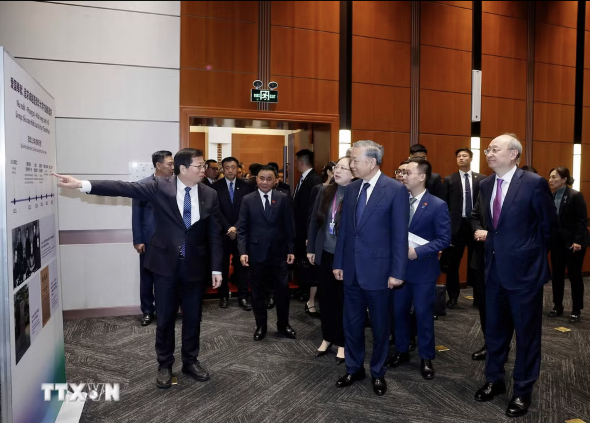 越南國家主席蘇林在清華大學發表政策講話