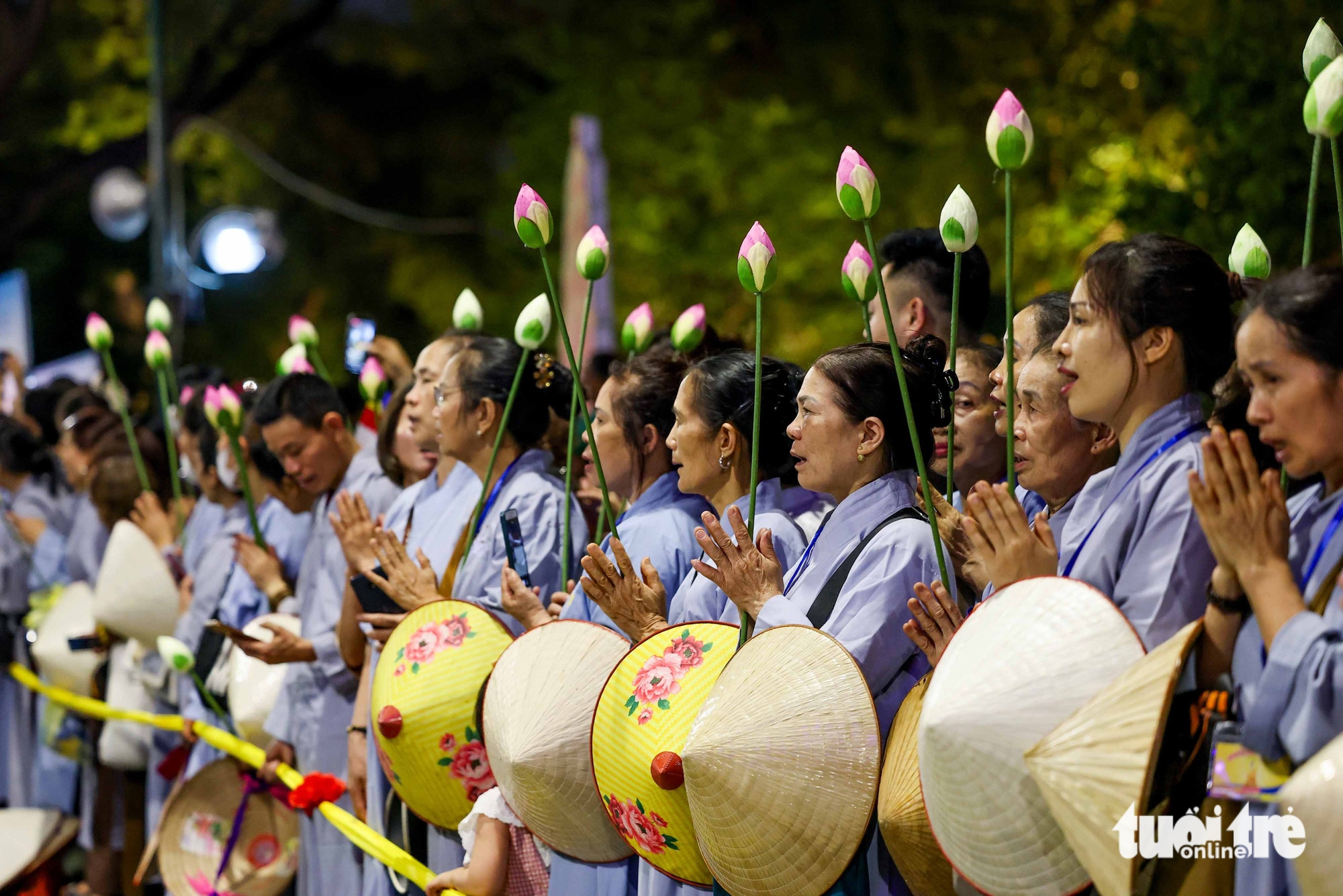 护送佛舍利经过还剑湖祈愿天下太平
