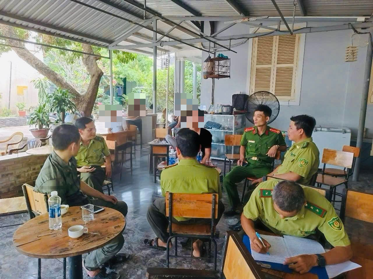 携带无证鸟类到咖啡馆将受罚