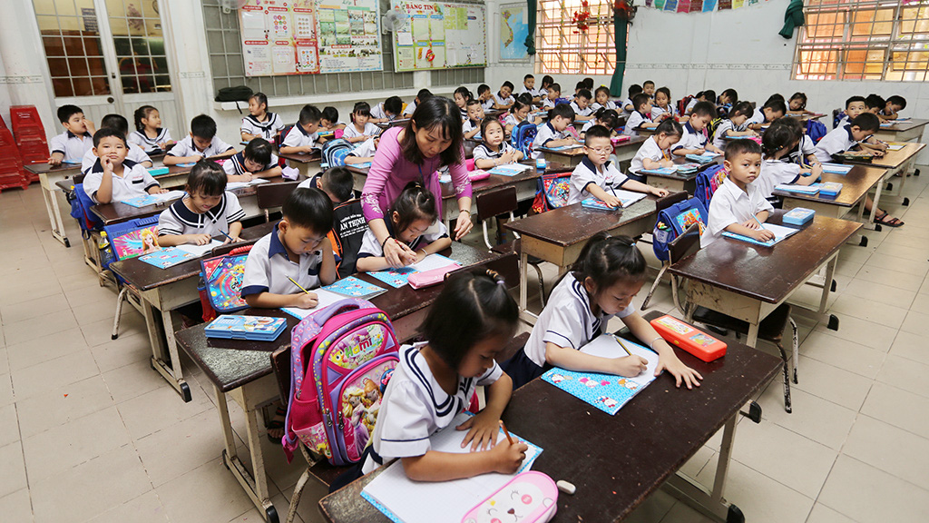 总书记苏林：从2025-2026学年起每天免费教学两节