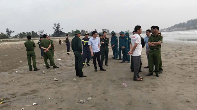 數百人搜尋兩名在海灘失蹤的男孩