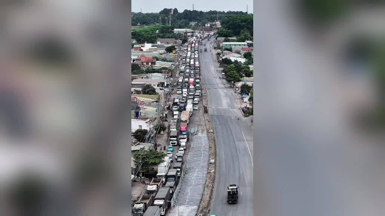 因道路維修設置路障,51號國道擁堵5公里