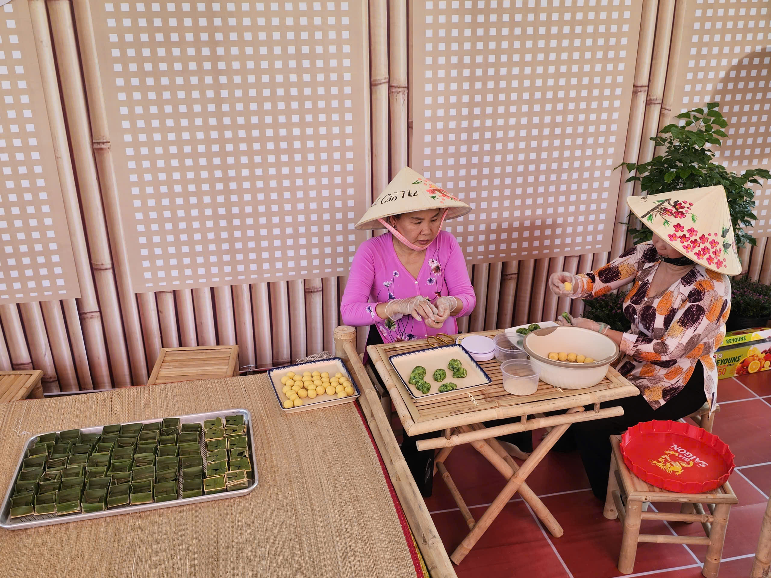 在芹苴和金甌欣賞數百種民間美食