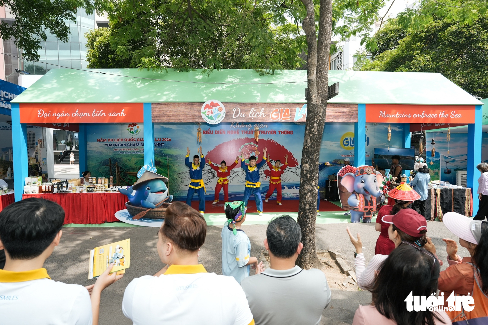 在胡志明市旅遊節觀看馬戲、品嚐美食、體驗三地文化