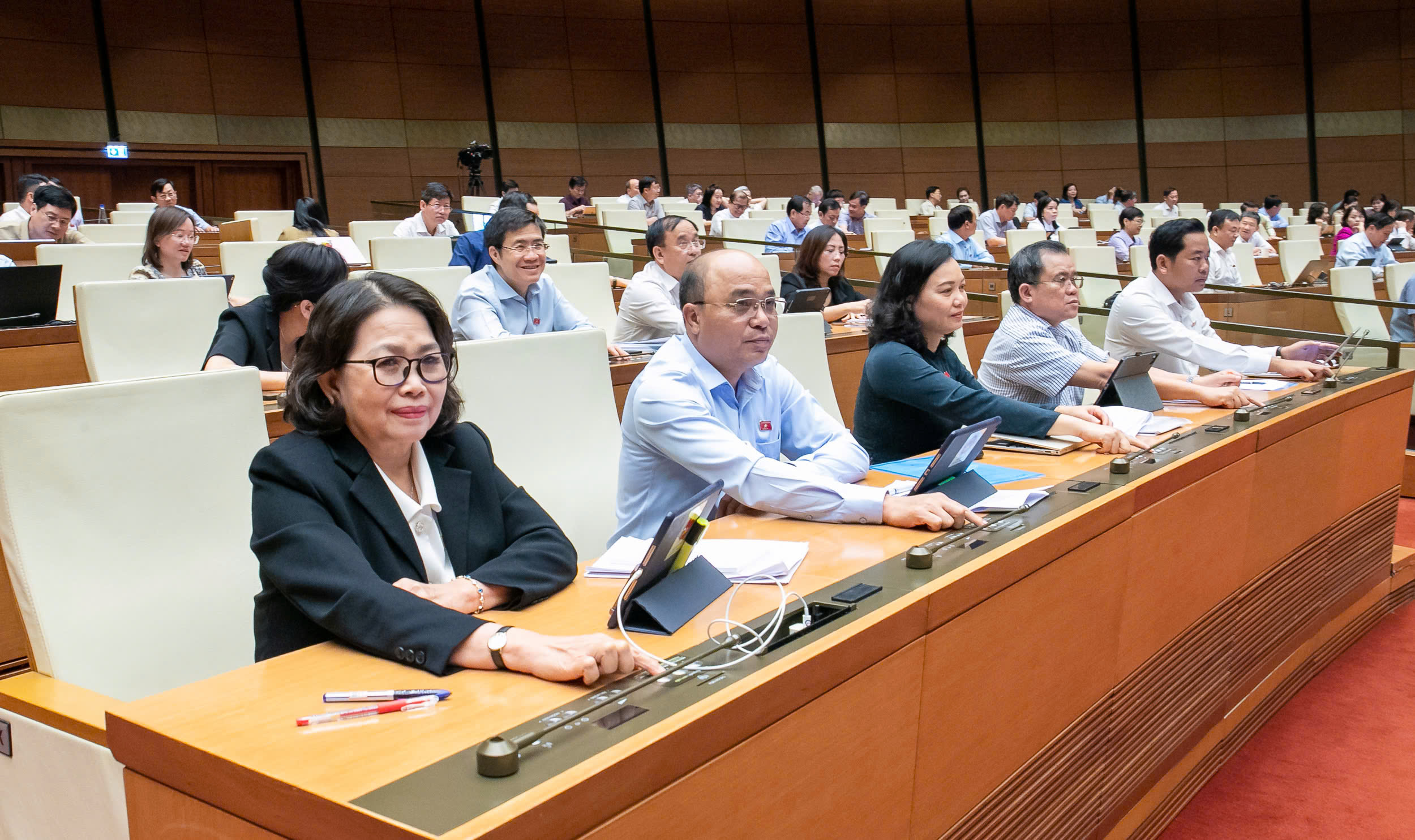 国会'决定'为精简机构时的公务员支付数万亿