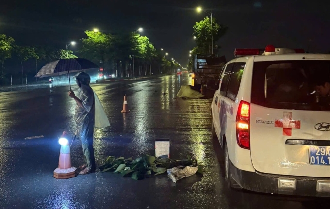 暴雨中撞上自卸車,兩人死亡