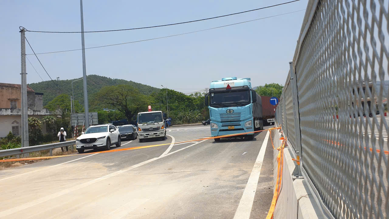 廣義至岐門高速開通首日:車流尚少