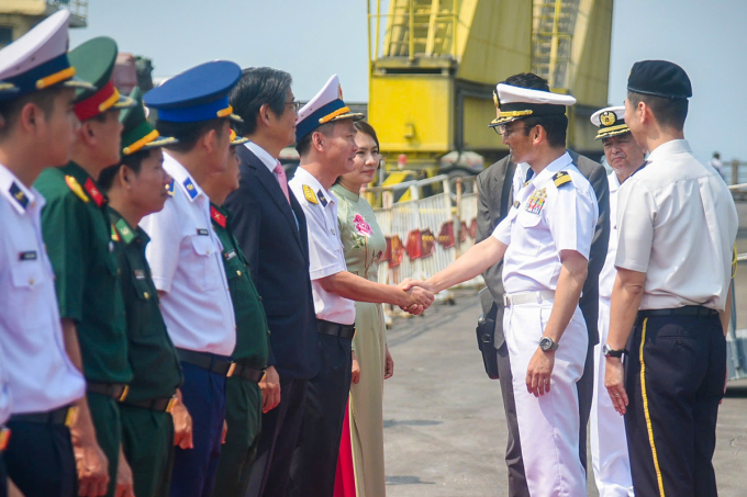 日本護衛艦攜220名船員訪問峴港