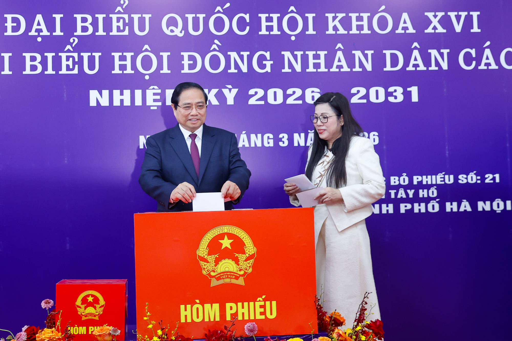 總書記蘇林及黨和國家領導人投票選舉新一屆國會代表和人民議會代表