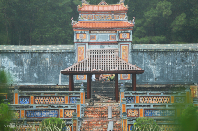 拆除順化皇太后慈裕陵園內非法建造的木結構房屋