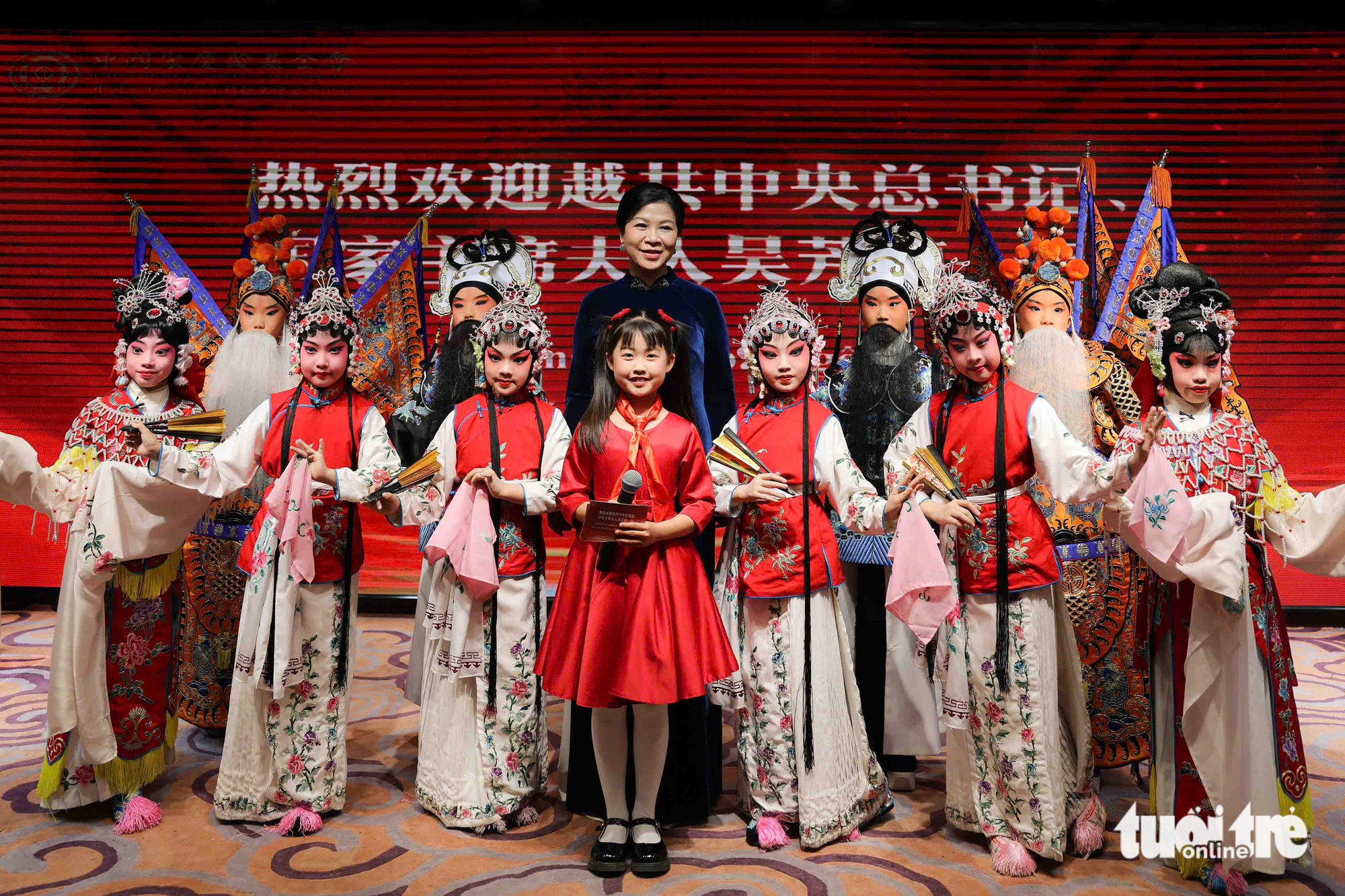 從課堂到越中友誼之橋:吳芳麗夫人參觀宋慶齡青少年文化交流中心