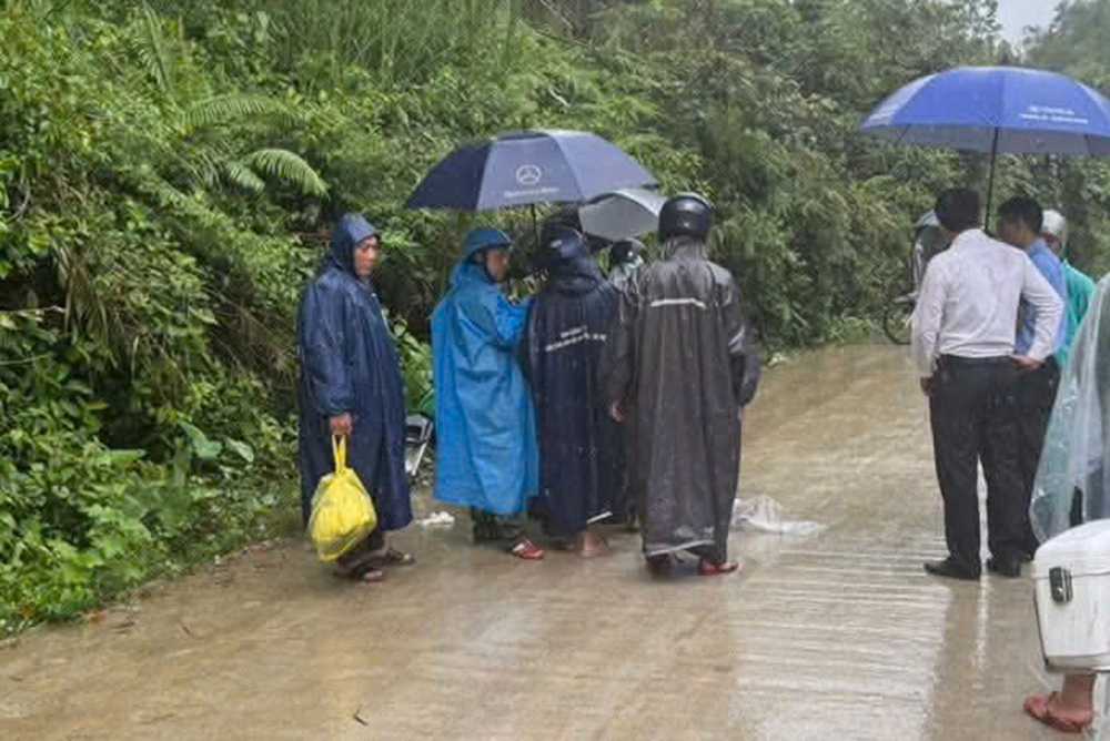 雨衣捲入摩托車輪導致慘死:請不要對飄蕩的雨衣掉以輕心