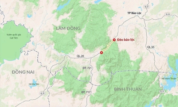 在保祿山口移除15噸搖搖欲墜的巨石