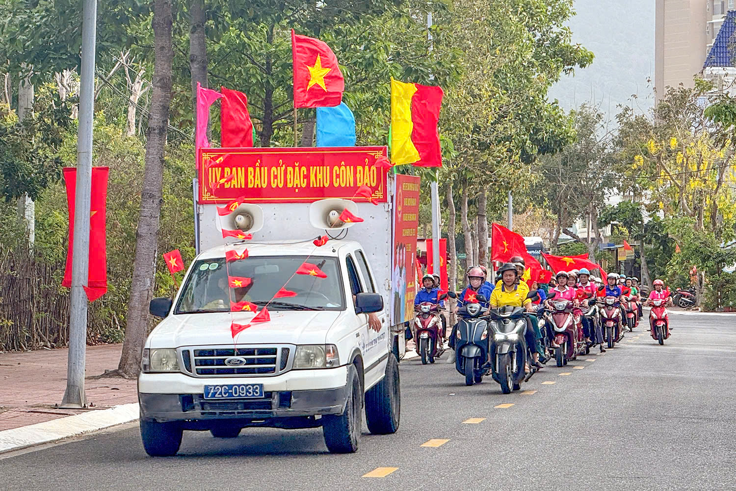 今天上午,全国近7900万选民投票选举新一届国会和各级人民议会代表
