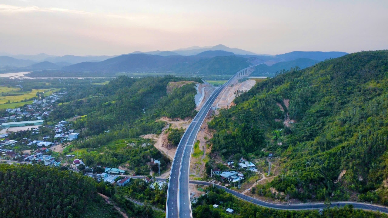 為什麼富安省兩段南北高速公路延期?