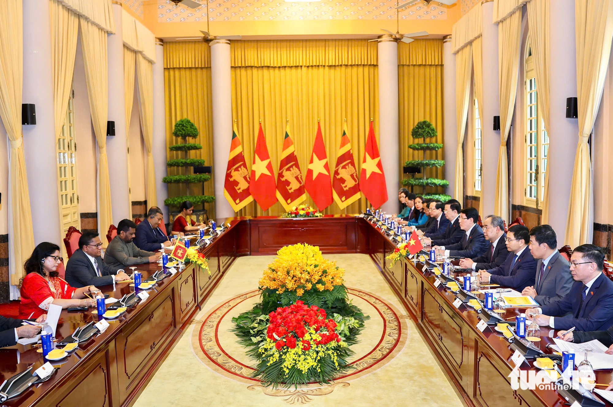 国家主席梁强迎接并与斯里兰卡总统会谈